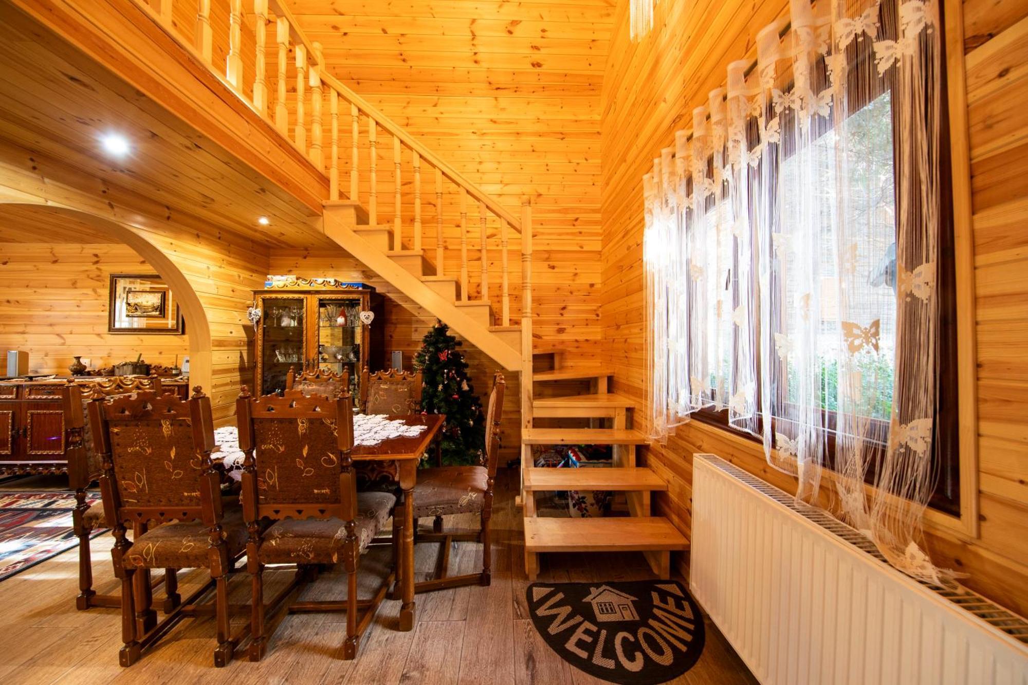 Cabana Adrienne Izvoru Mureşului Exteriör bild