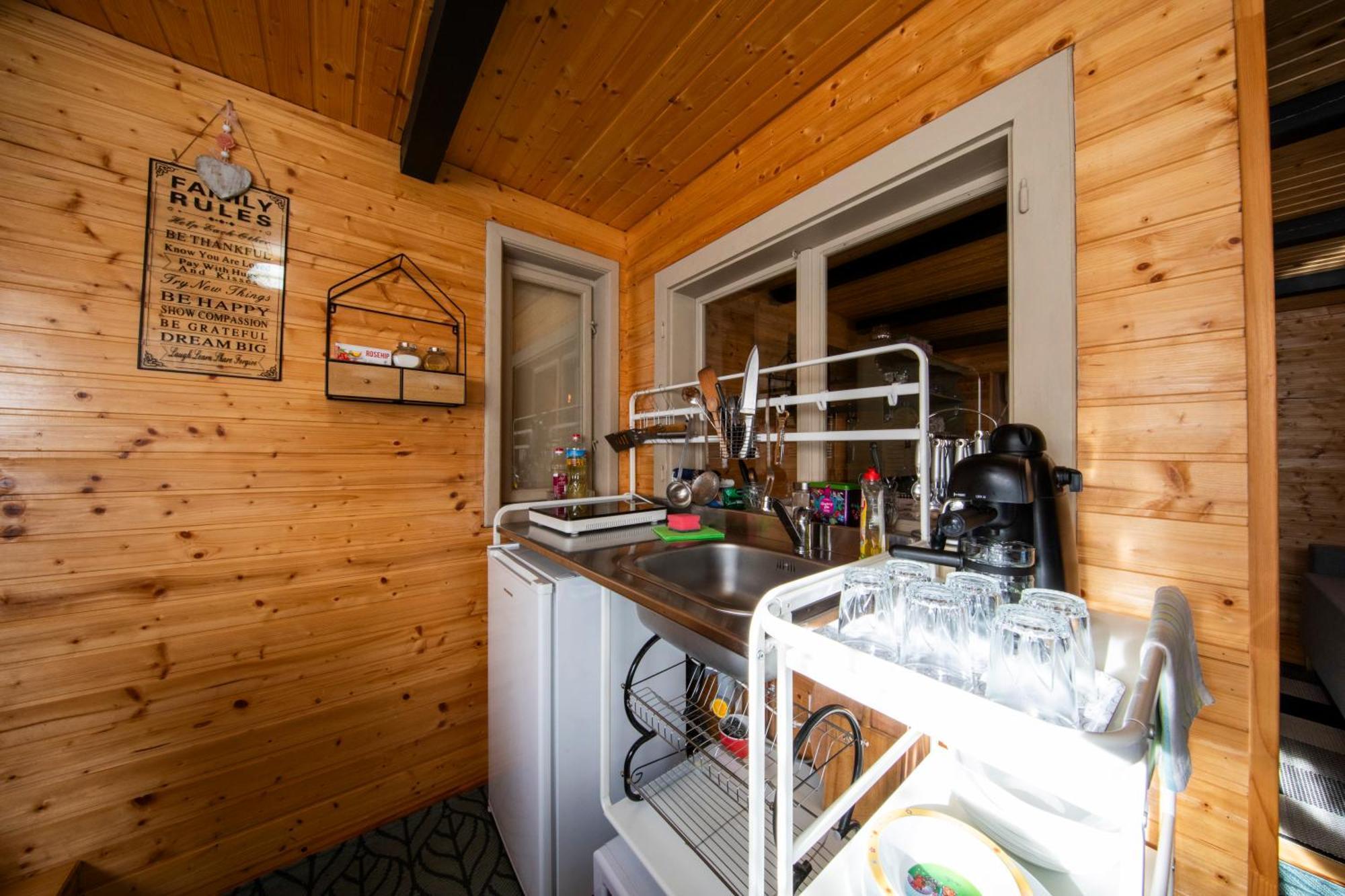 Cabana Adrienne Izvoru Mureşului Exteriör bild