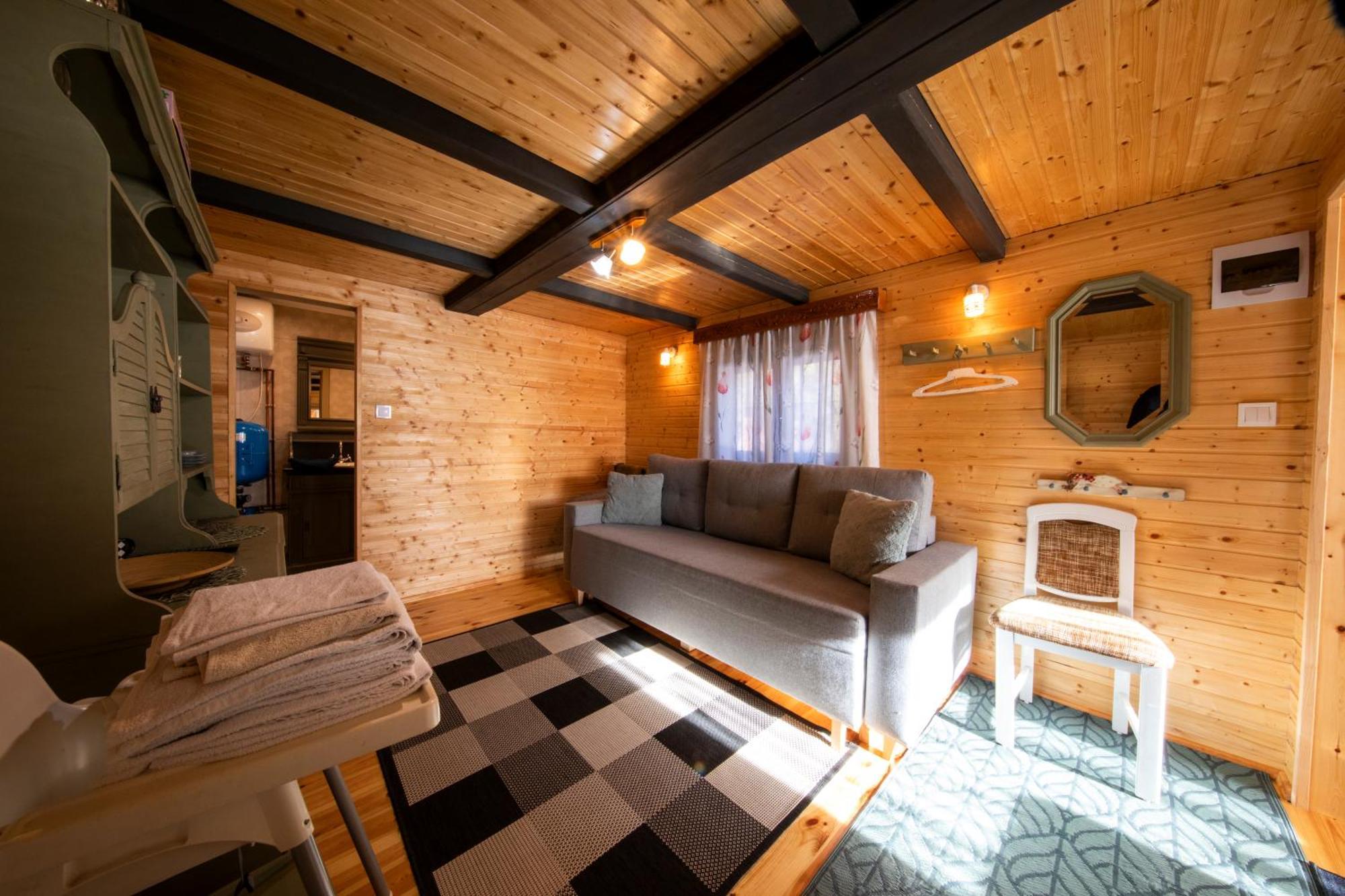 Cabana Adrienne Izvoru Mureşului Exteriör bild