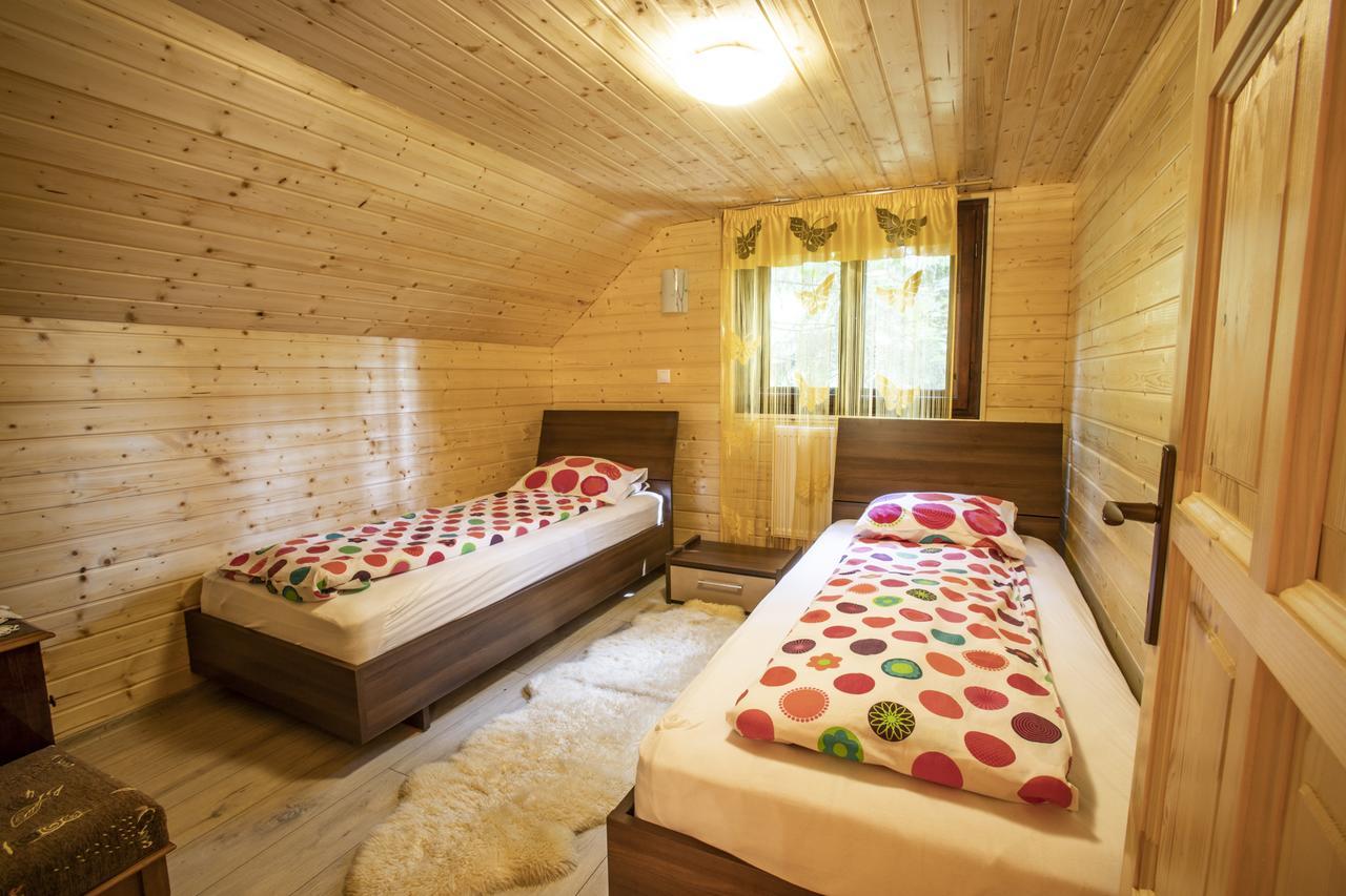 Cabana Adrienne Izvoru Mureşului Exteriör bild